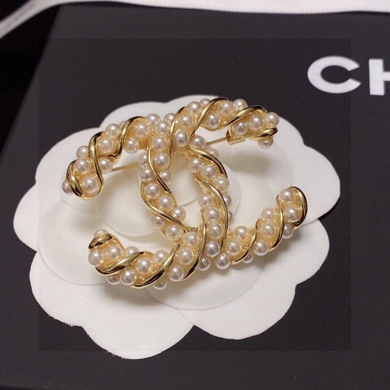 Chanel Brooches EyeCatching 231396
