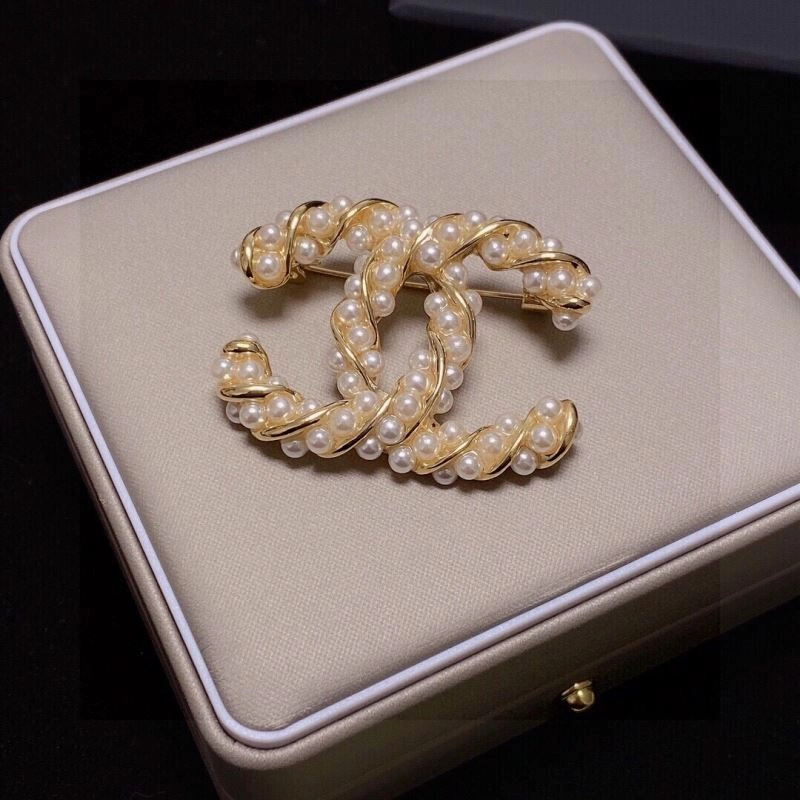Chanel Brooches EyeCatching 231396