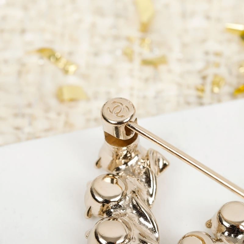 Attractive Chanel Brooches 231372