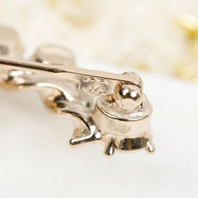 Attractive Chanel Brooches 231372