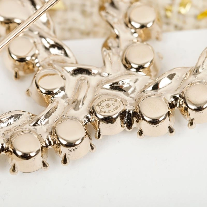 Attractive Chanel Brooches 231372