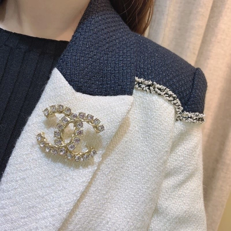 Attractive Chanel Brooches 231372