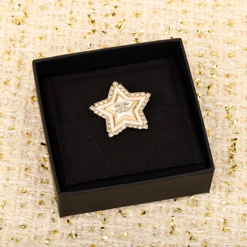 Sophisticated Chanel Brooches 231412