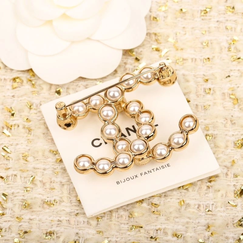 Bright Chanel Brooches 231360