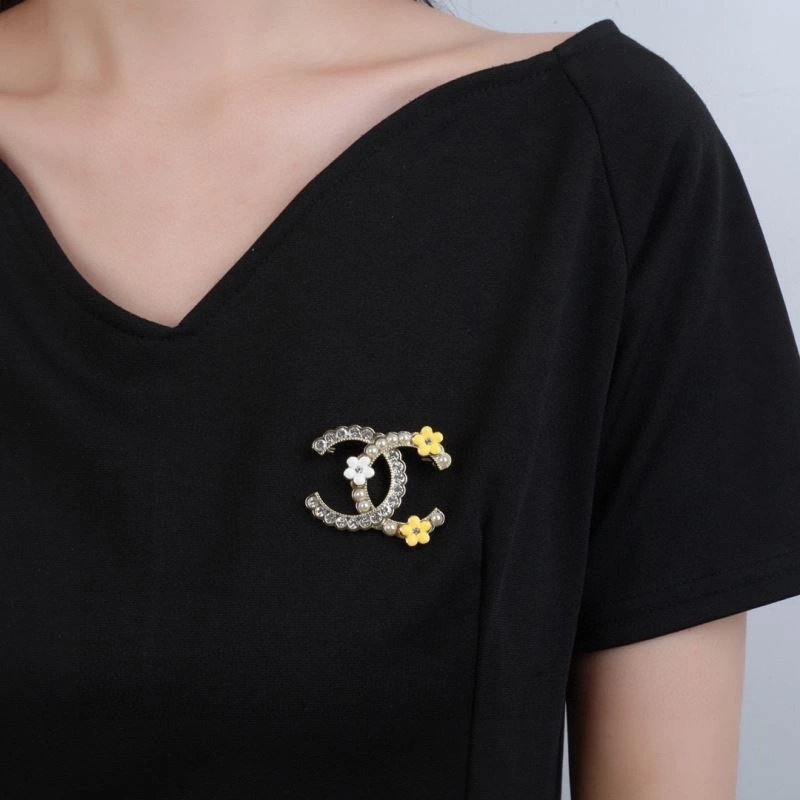 Chanel Brooches Modern 231364