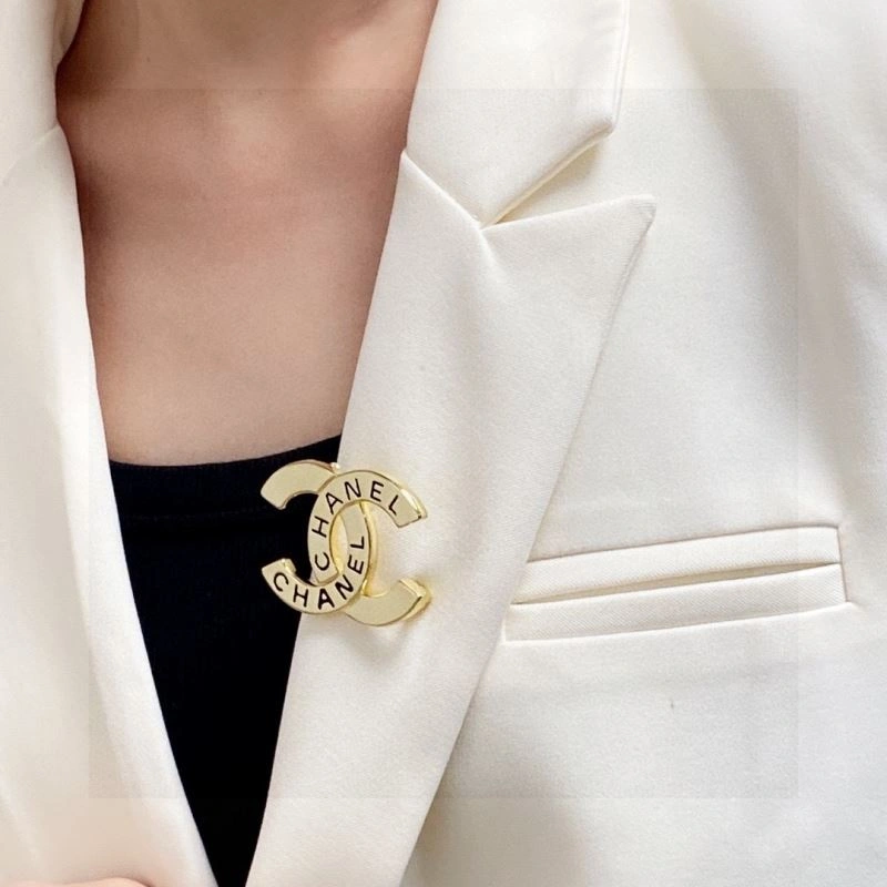 Chanel Brooches Functional 231356