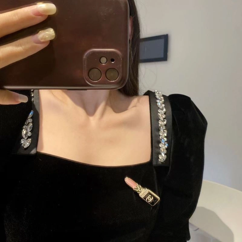 Casual Chanel Brooches 231349