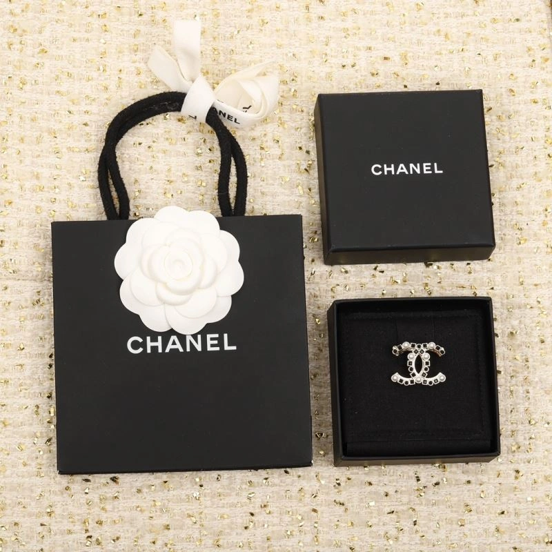 Chanel Brooches Resilient 231439