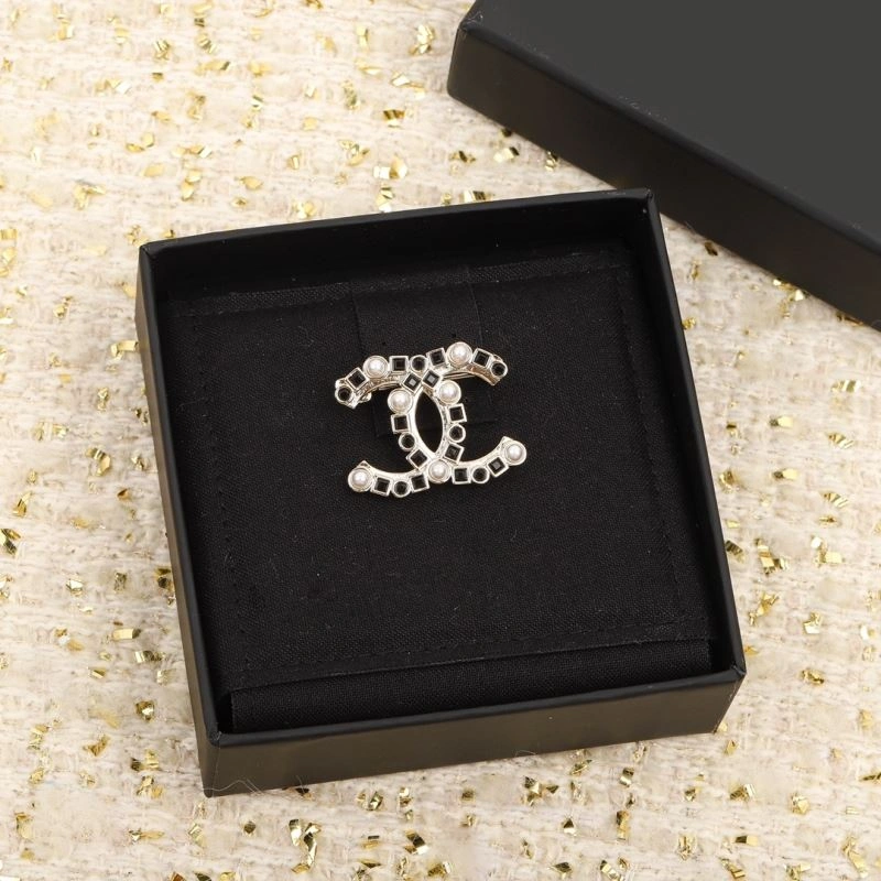 Chanel Brooches Resilient 231439