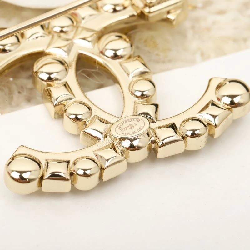 Chanel Brooches Resilient 231439