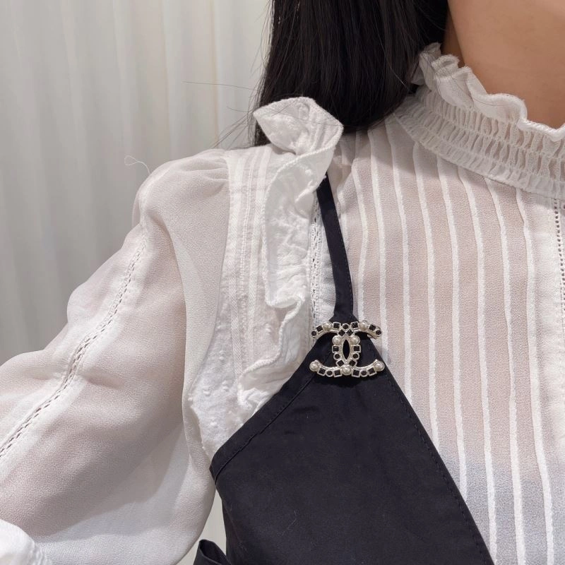 Chanel Brooches Resilient 231439
