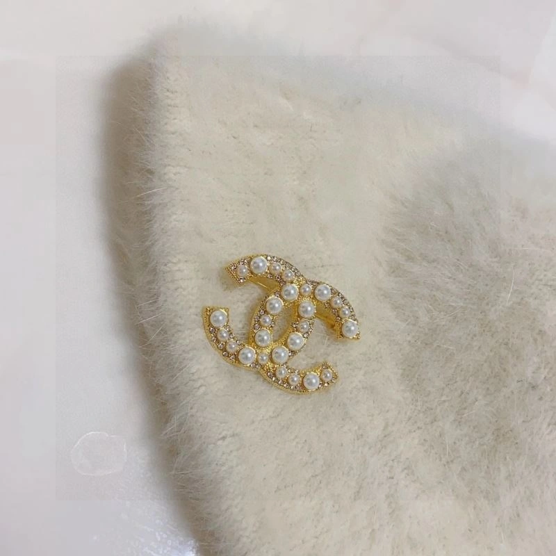 Chanel Brooches Affordable 231384
