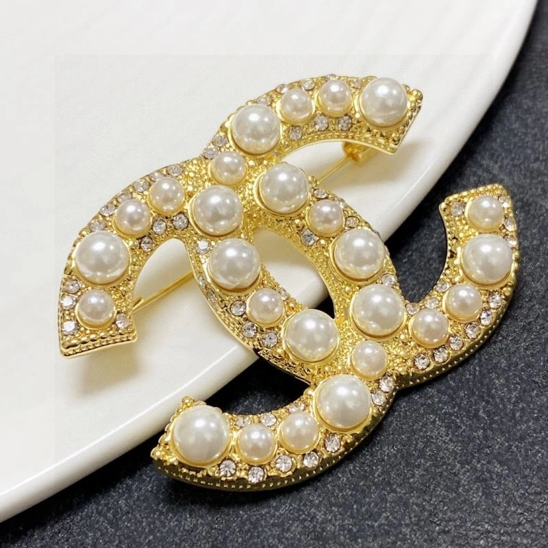 Chanel Brooches Affordable 231384