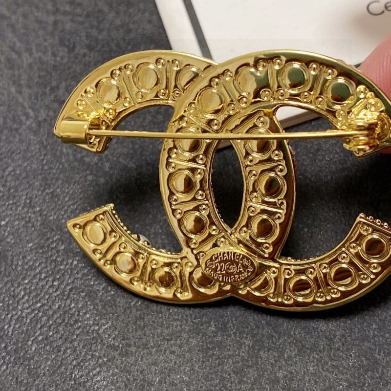 Chanel Brooches Affordable 231384