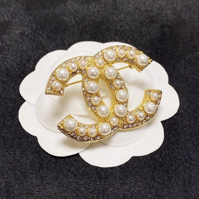 Chanel Brooches Affordable 231384