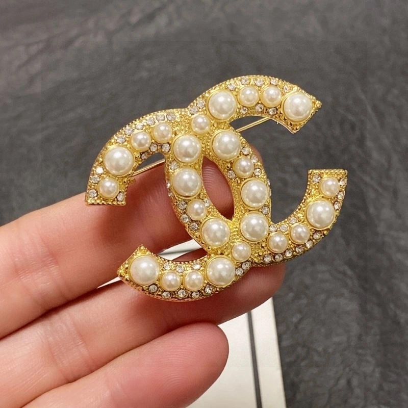 Chanel Brooches Affordable 231384