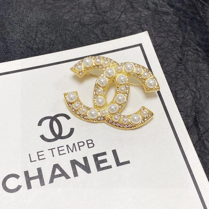 Chanel Brooches Affordable 231384