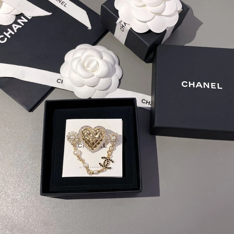 Seasonal Chanel Brooches 231359