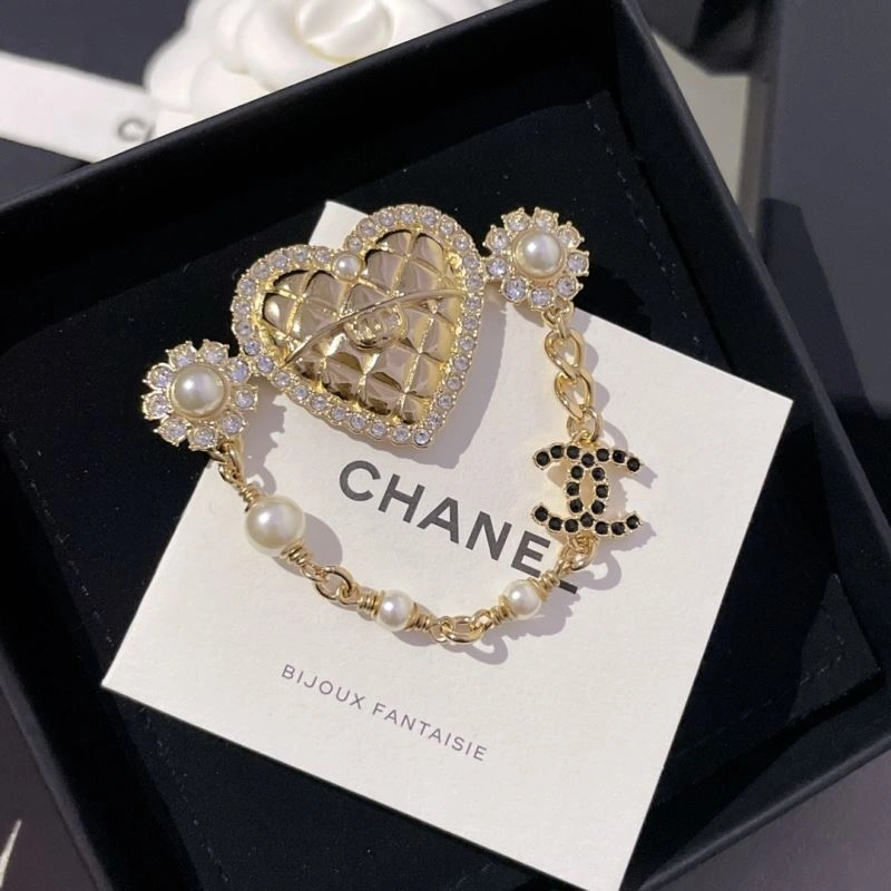 Seasonal Chanel Brooches 231359