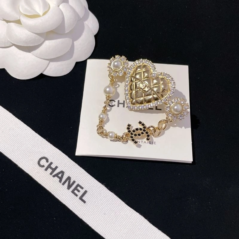 Seasonal Chanel Brooches 231359