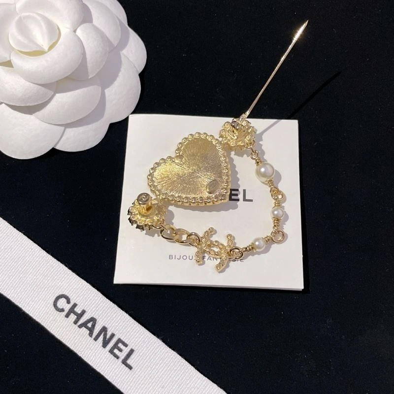Seasonal Chanel Brooches 231359