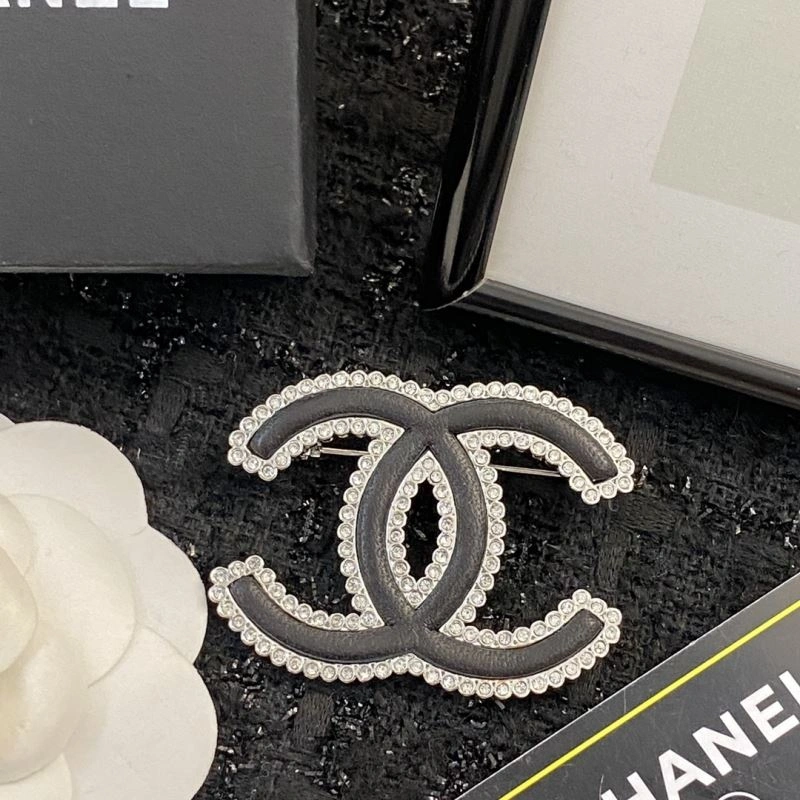 Chanel Brooches Affordable 230897