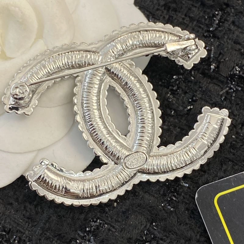 Chanel Brooches Affordable 230897