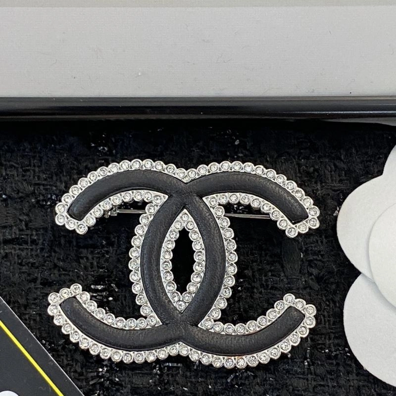 Chanel Brooches Affordable 230897