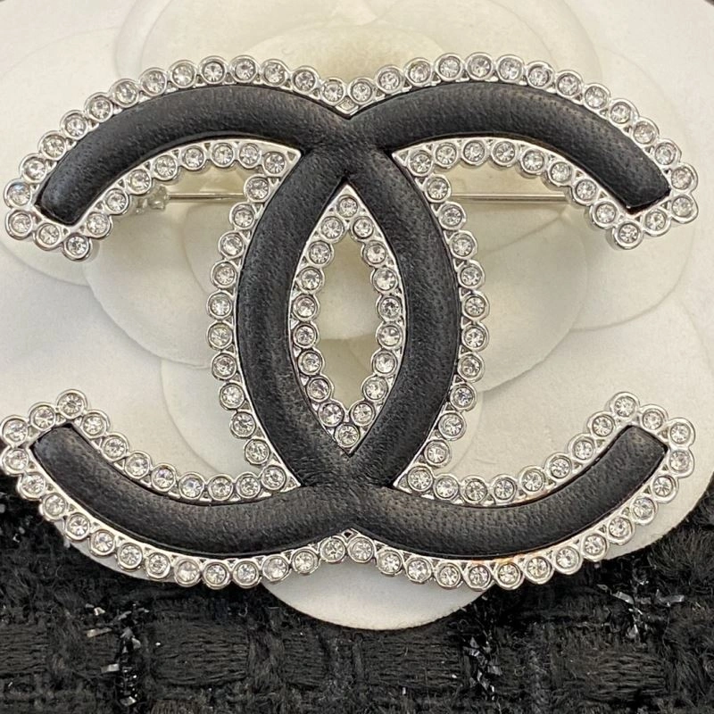 Chanel Brooches Affordable 230897