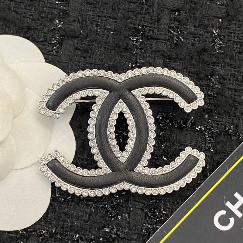 Chanel Brooches Affordable 230897