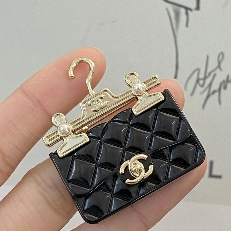 Chanel Brooches Comfortable 230822