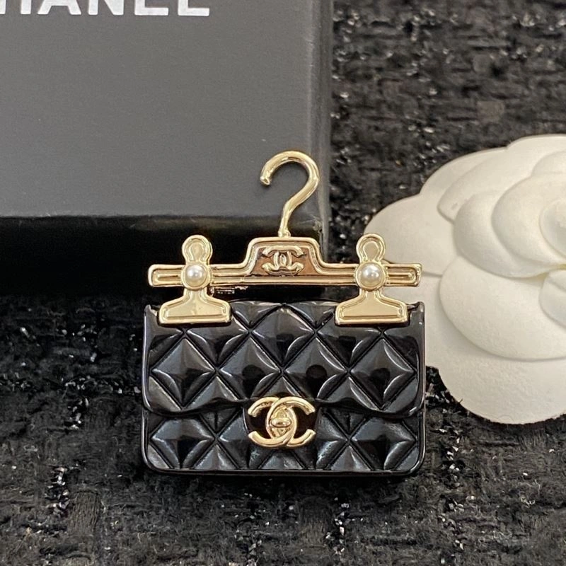 Chanel Brooches Comfortable 230822