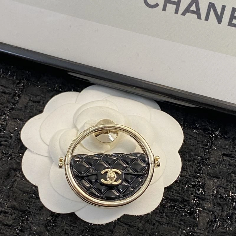 Chanel Brooches Neat 230813