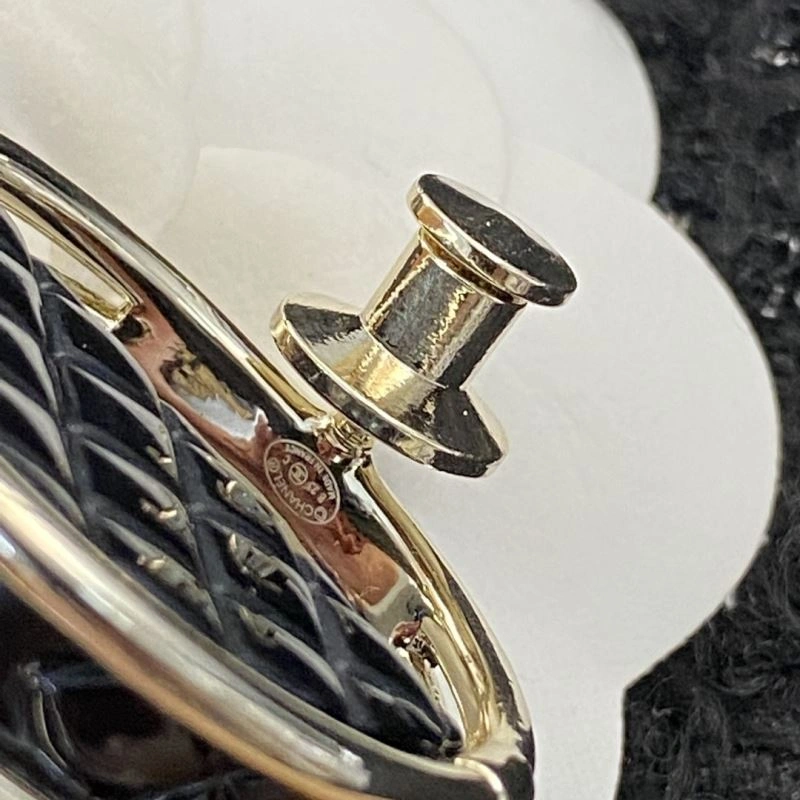 Chanel Brooches Neat 230813