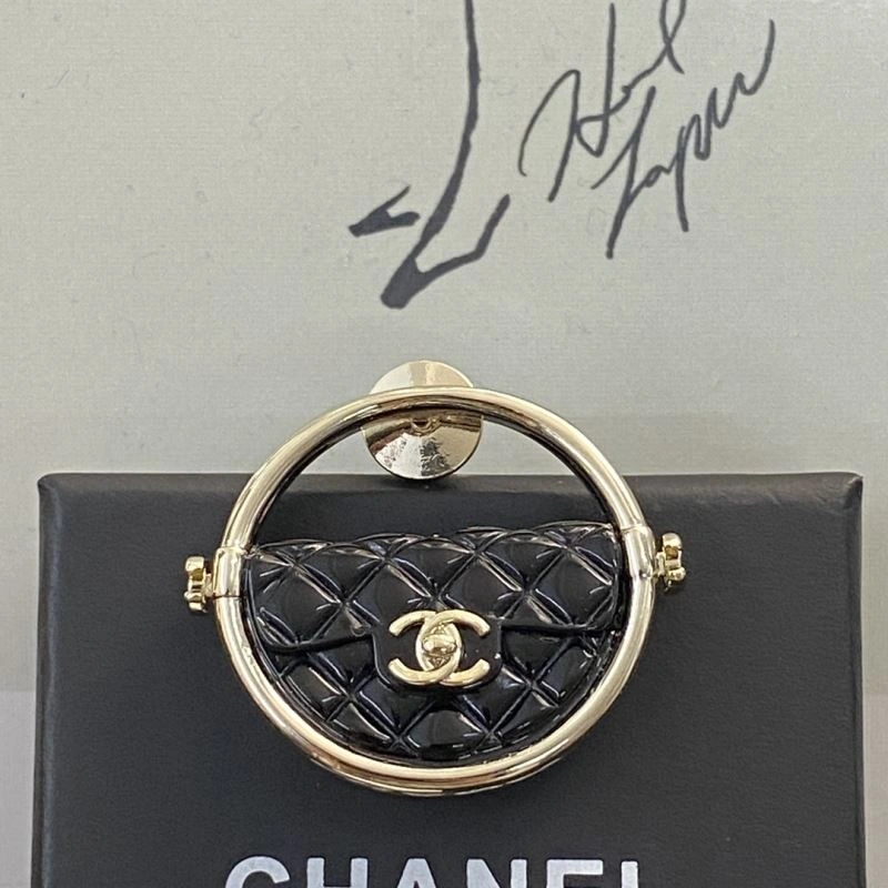 Chanel Brooches Neat 230813