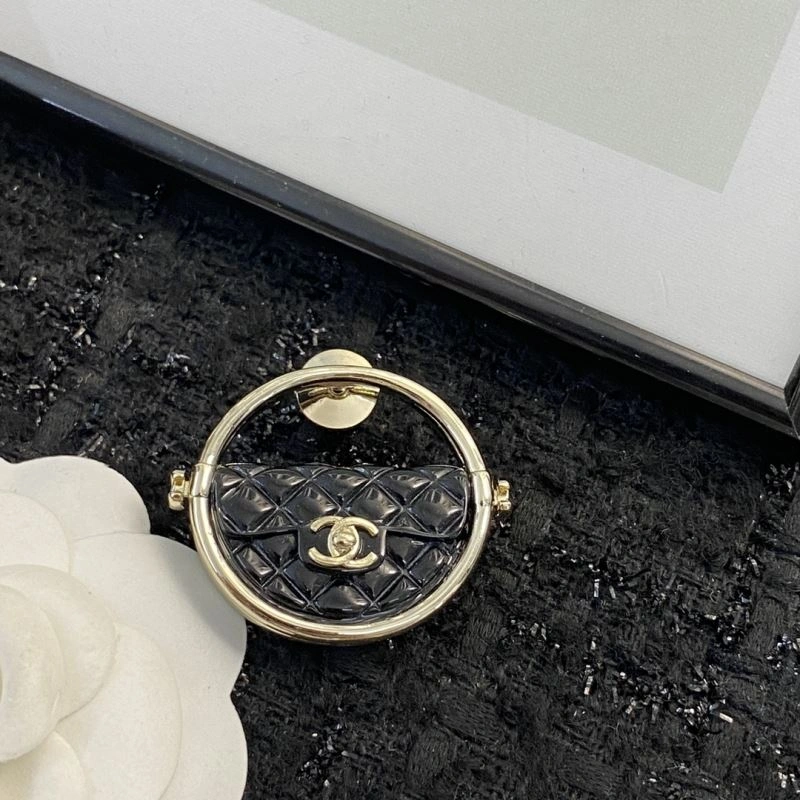 Chanel Brooches Neat 230813