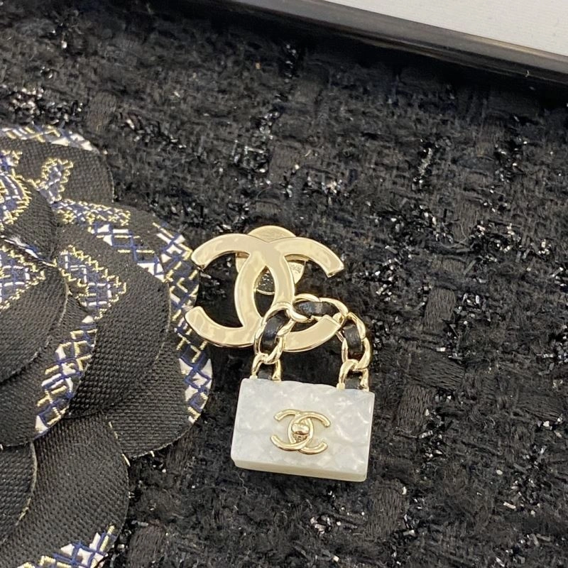 Effortless Chanel Brooches 230809