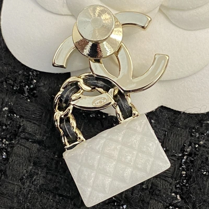 Effortless Chanel Brooches 230809