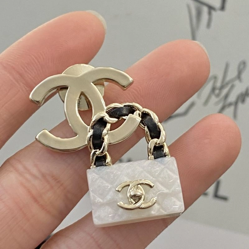 Effortless Chanel Brooches 230809