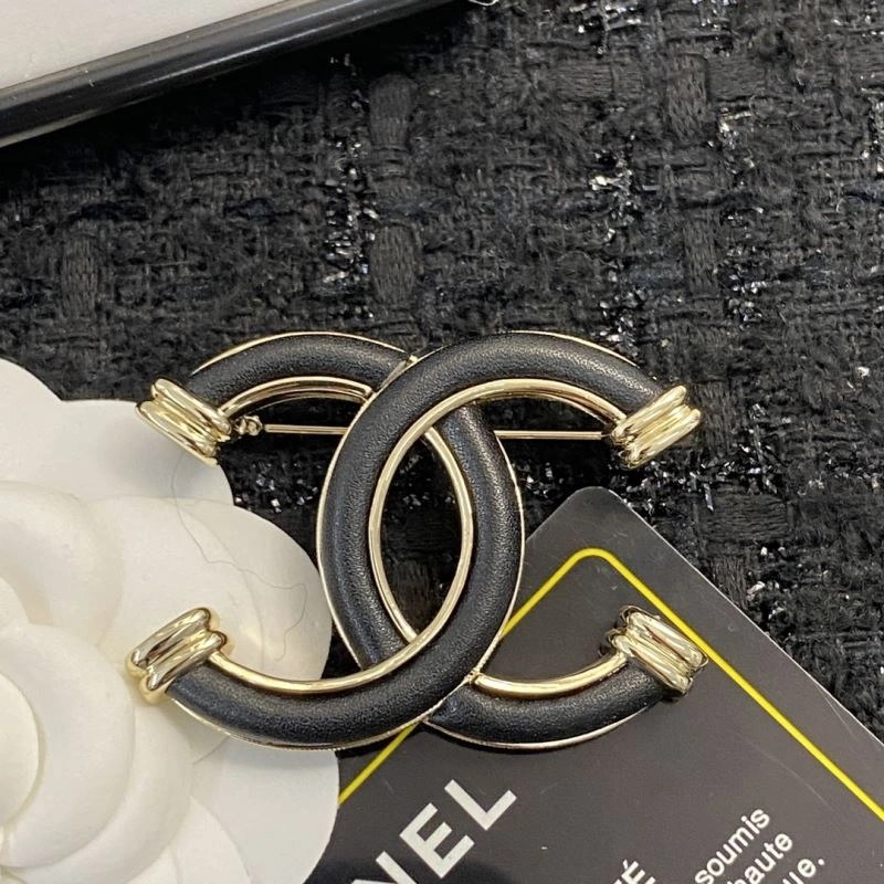 Chanel Brooches Sporty 230806