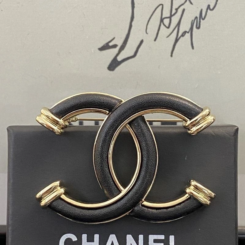 Chanel Brooches Sporty 230806