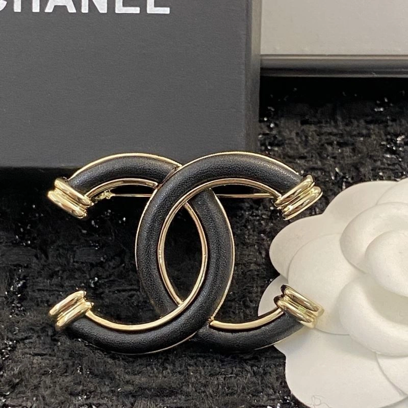 Chanel Brooches Sporty 230806