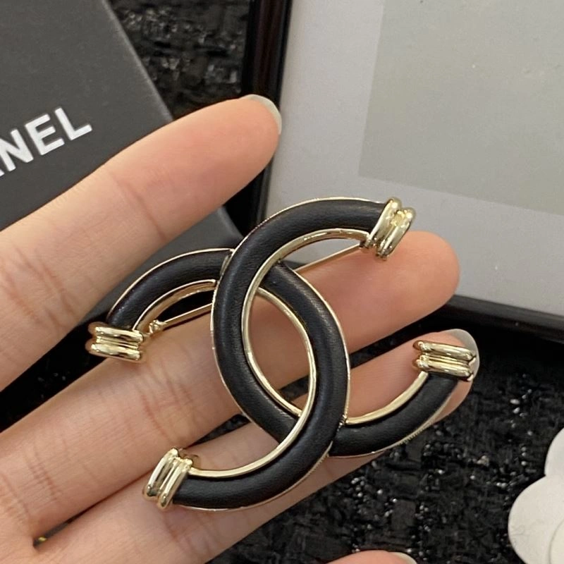 Chanel Brooches Sporty 230806