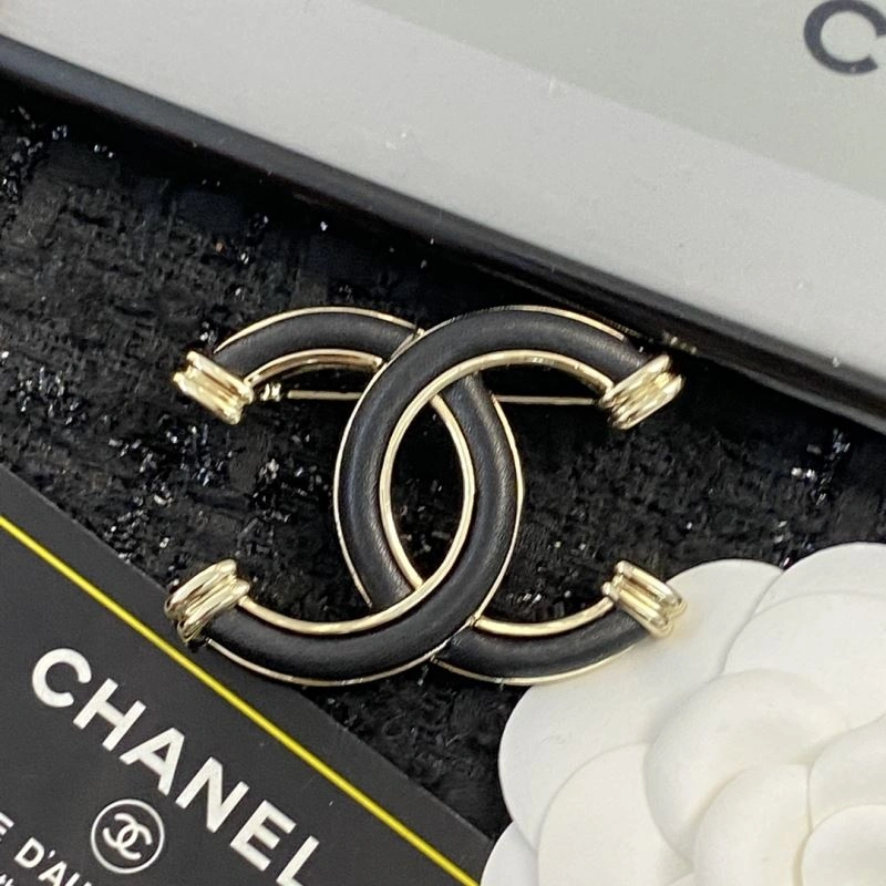 Chanel Brooches Sporty 230806