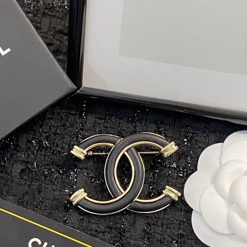 Chanel Brooches Sporty 230806