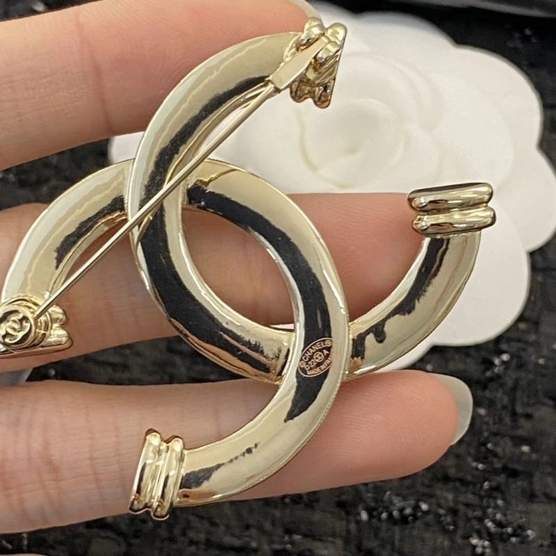 Chanel Brooches Sporty 230806