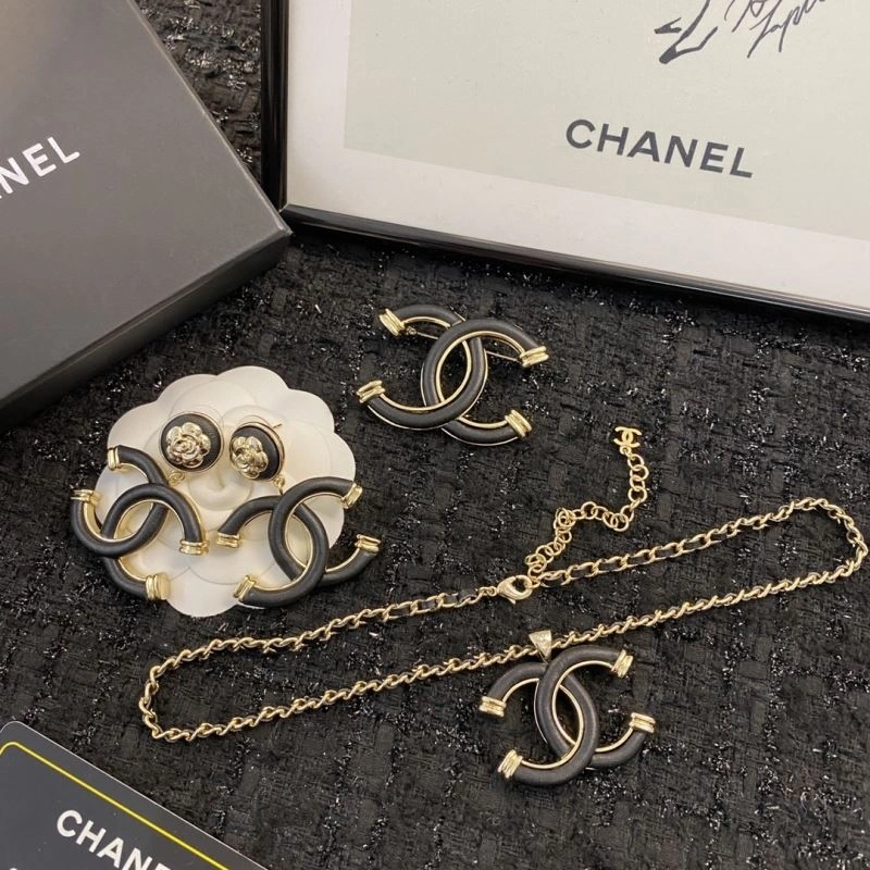 Chanel Brooches Sporty 230806