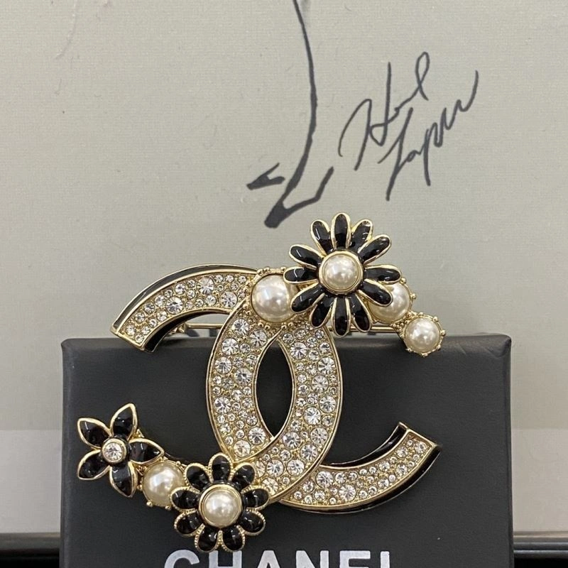 Chanel Brooches TimelessDesign 230851