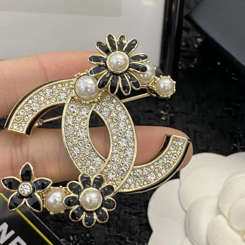 Chanel Brooches TimelessDesign 230851