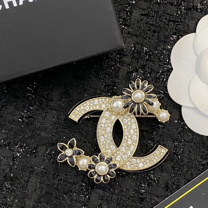 Chanel Brooches TimelessDesign 230851